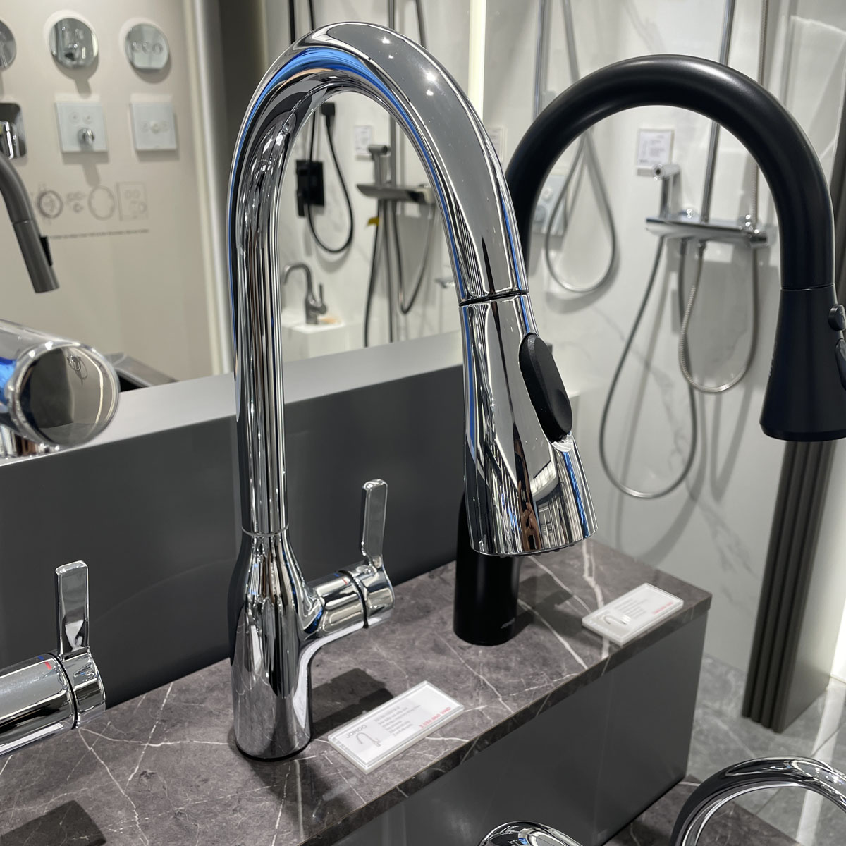 Vòi rửa chén bát nóng lạnh dây rút JOMOO 33138-123