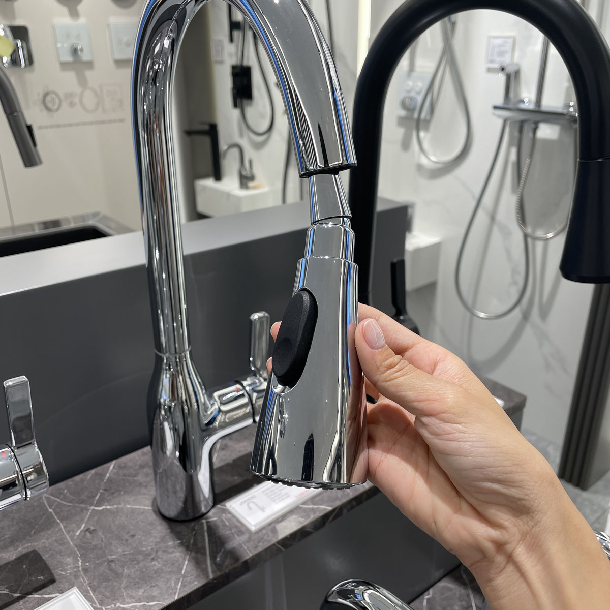 Vòi rửa chén bát nóng lạnh dây rút JOMOO 33138-123