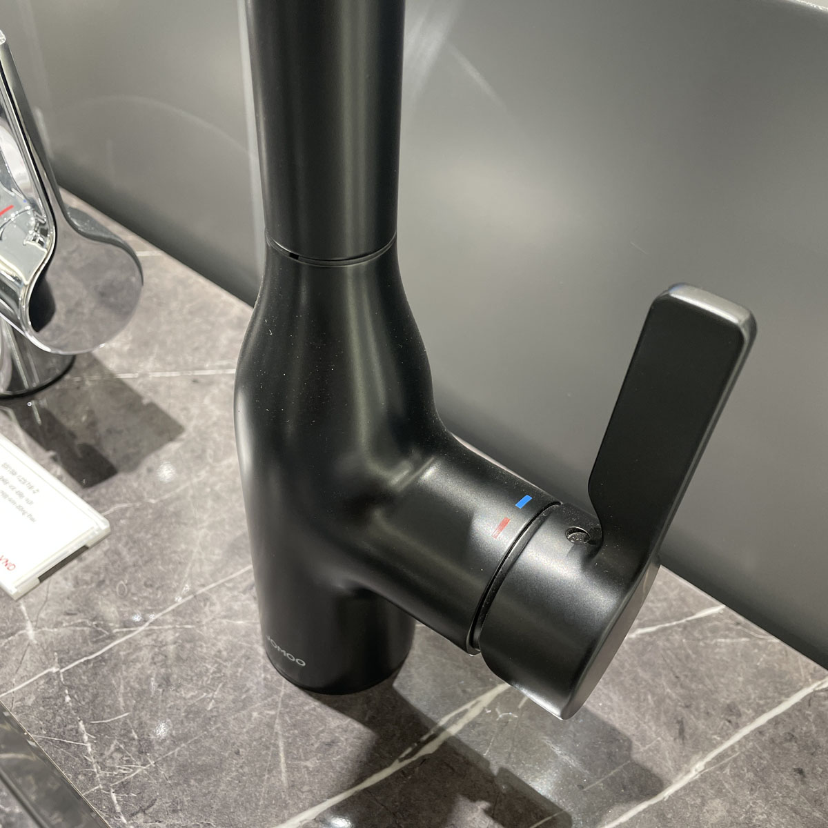 Vòi rửa chén bát nóng lạnh dây rút JOMOO 33138-123