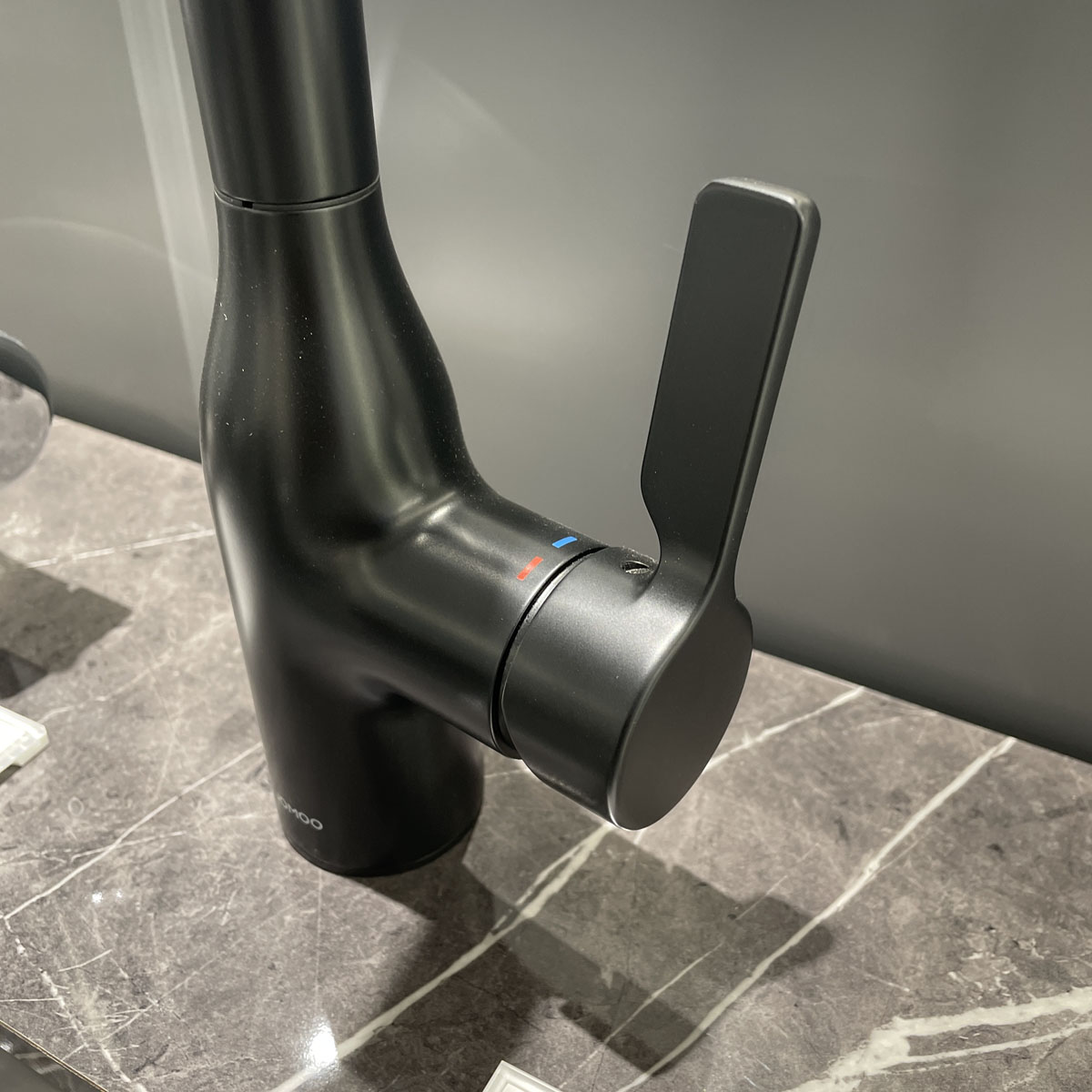 Vòi rửa chén bát nóng lạnh dây rút JOMOO 33138-123