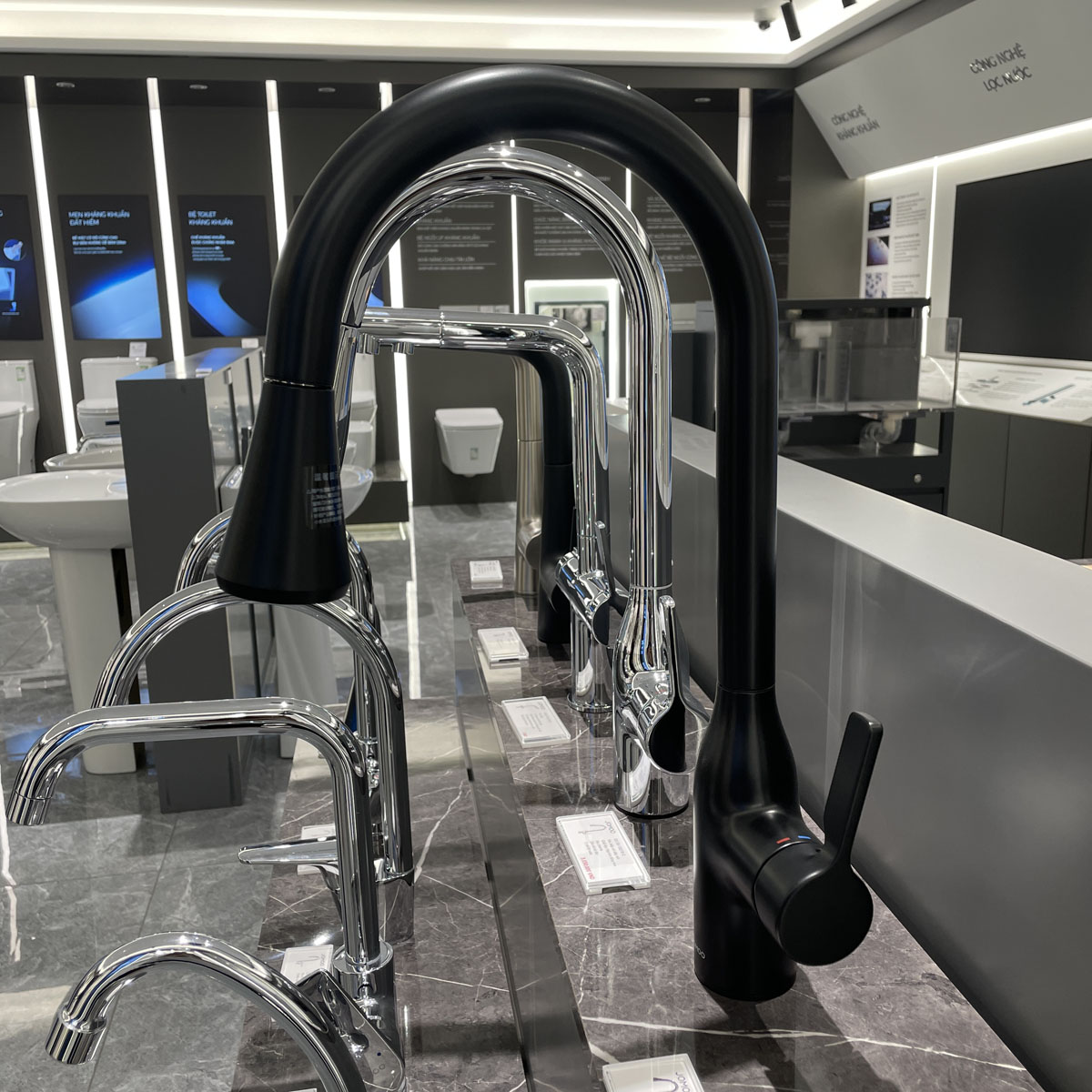 Vòi rửa chén bát nóng lạnh dây rút JOMOO 33138-123