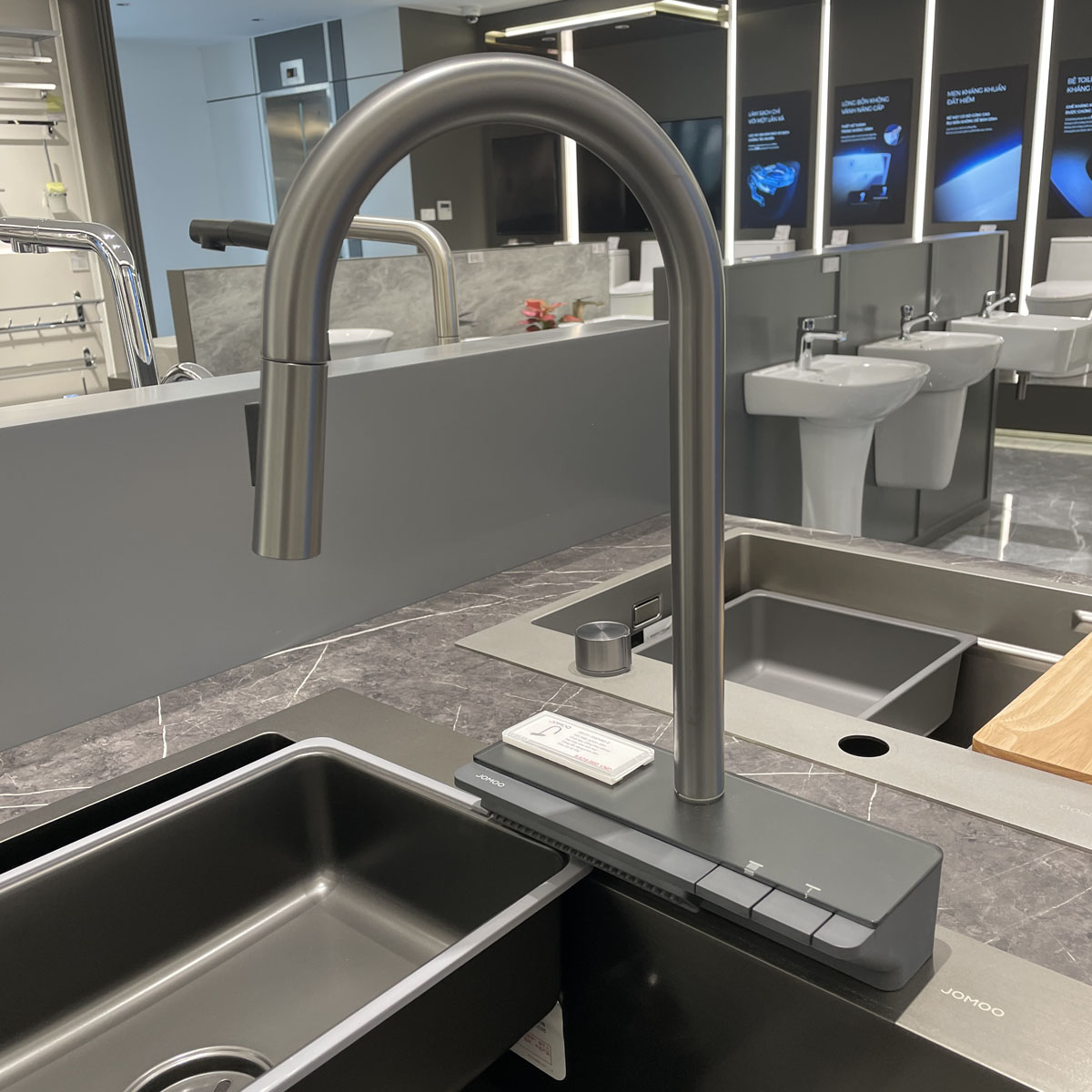 Vòi rửa chén bát nóng lạnh dây rút và kèm vòi rửa thác JOMOO 33171-733/HBS-Z