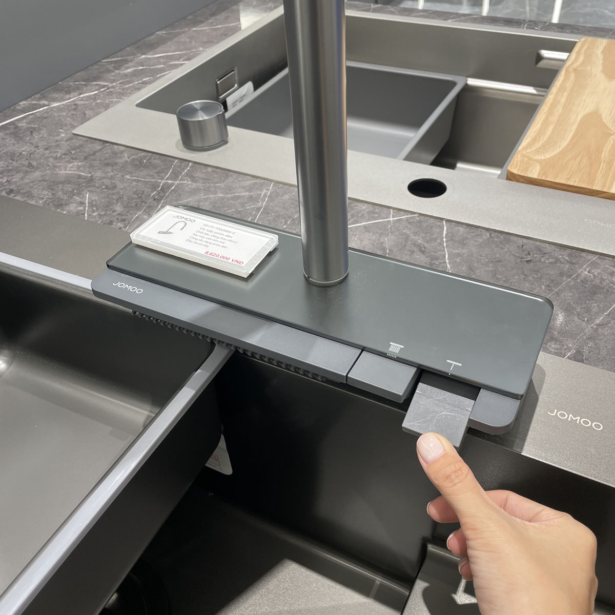 Vòi rửa chén bát nóng lạnh dây rút và kèm vòi rửa thác JOMOO 33171-733/HBS-Z