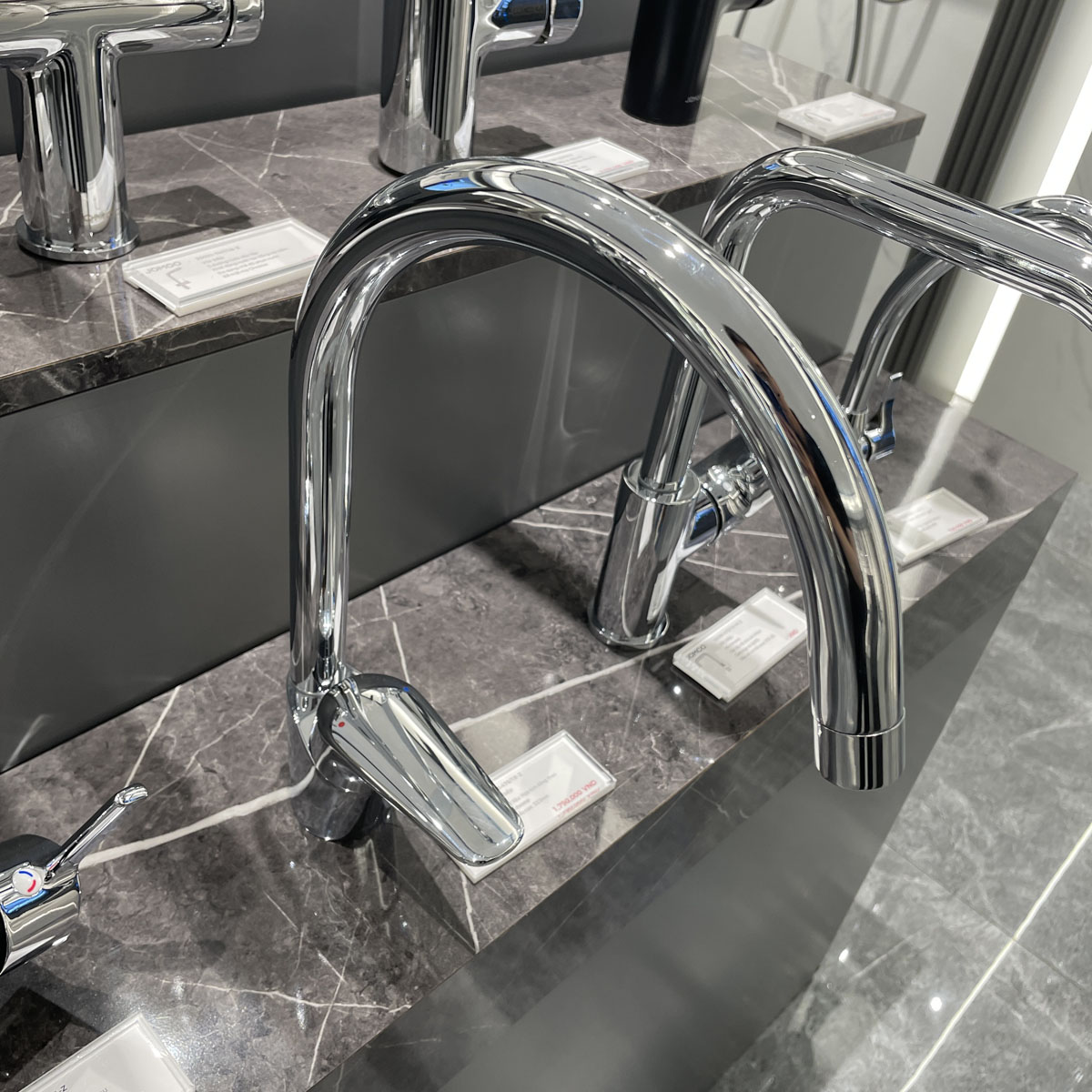 Vòi rửa chén bát nóng lạnh JOMOO 3333-476/1B-Z