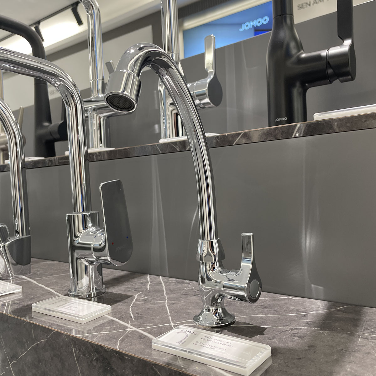 Vòi rửa chén bát nước lạnh JOMOO 77015-183/1C-I011