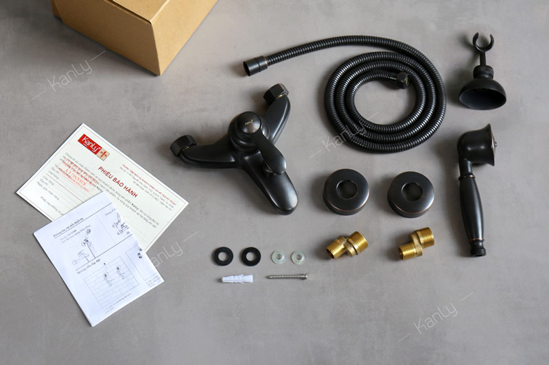 Sen tắm gắn tường nóng lạnh màu đen Kanly GCS20B