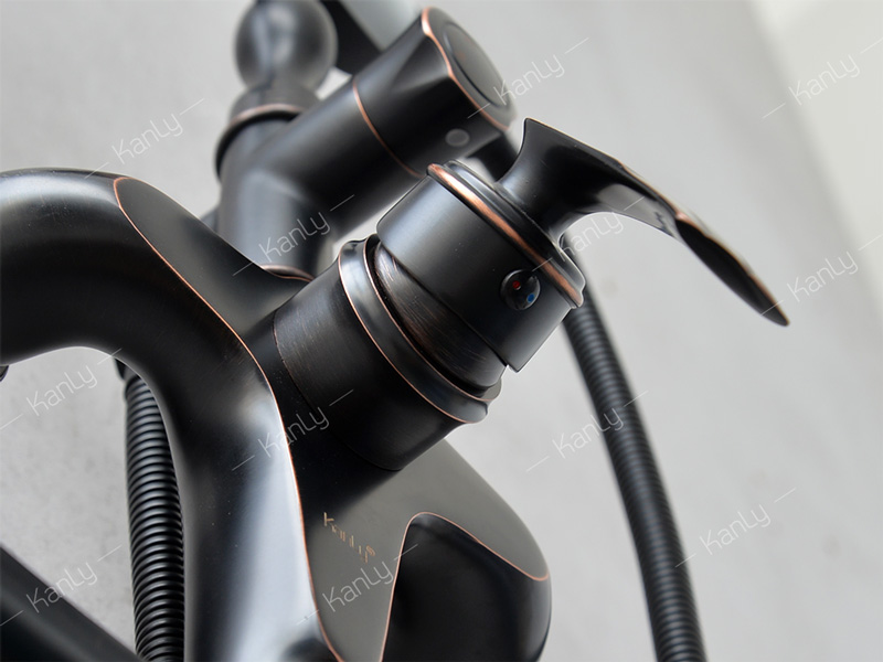 Sen tắm treo tường nóng lạnh bằng đồng Kanly GCS23B