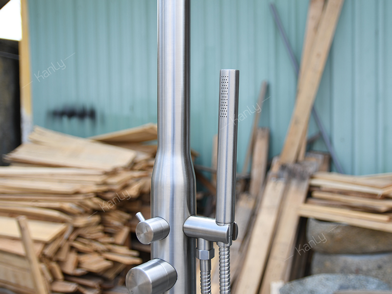 Sen cây tắm đứng đặt sàn ngoài trời Kanly KLS9005