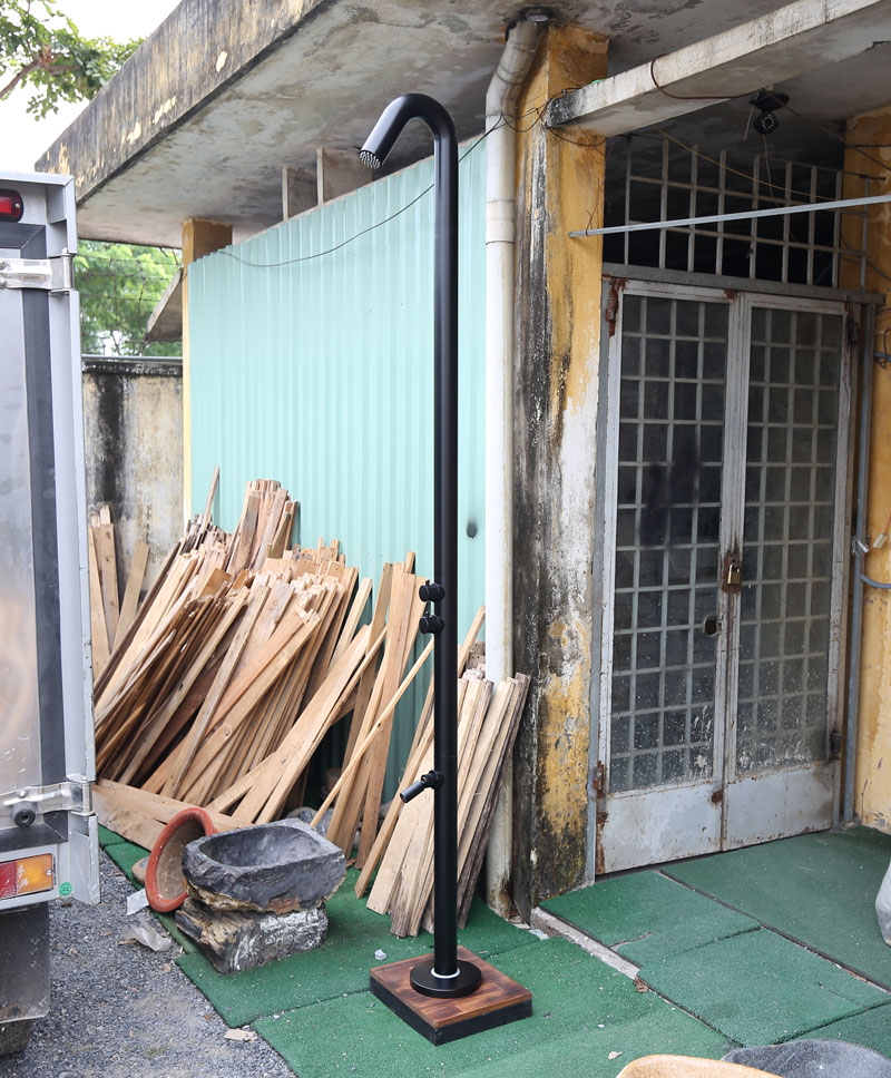 Sen cây tắm đứng đặt sàn ngoài trời Kanly KLS9015B