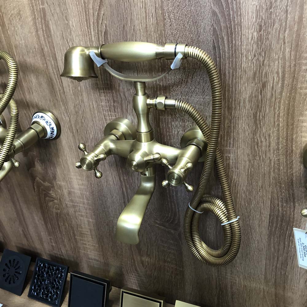 Sen tắm treo tường bằng đồng Kanly GCS01B