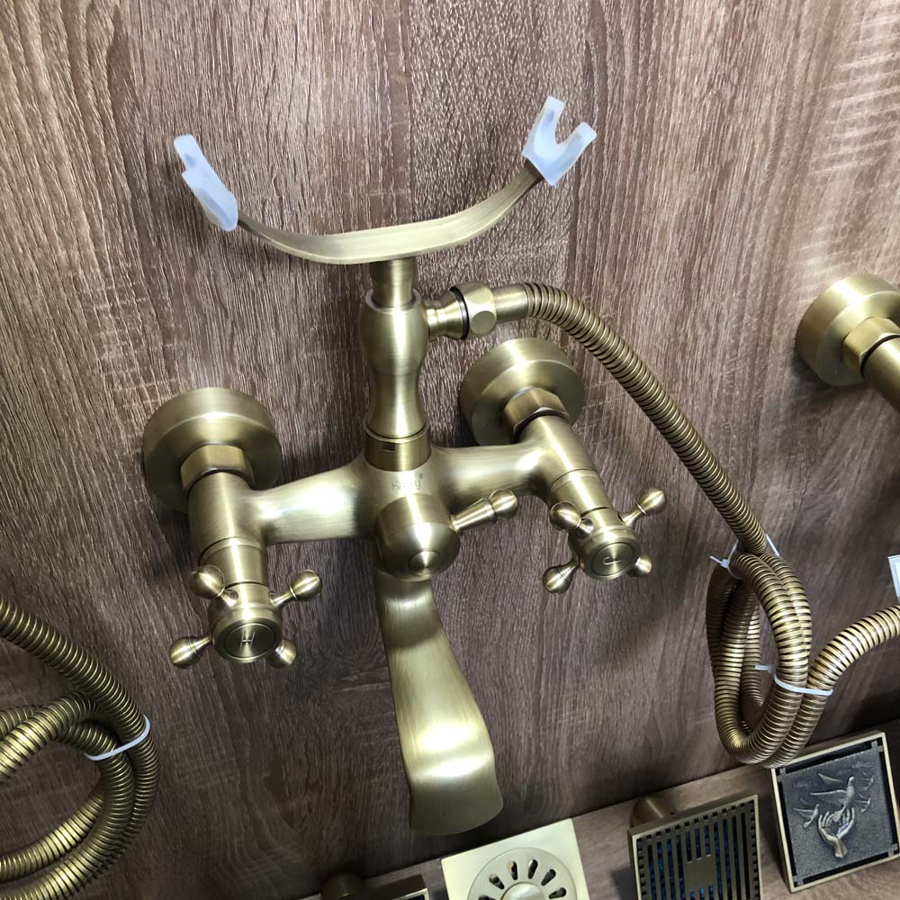 Sen tắm treo tường bằng đồng Kanly GCS01B