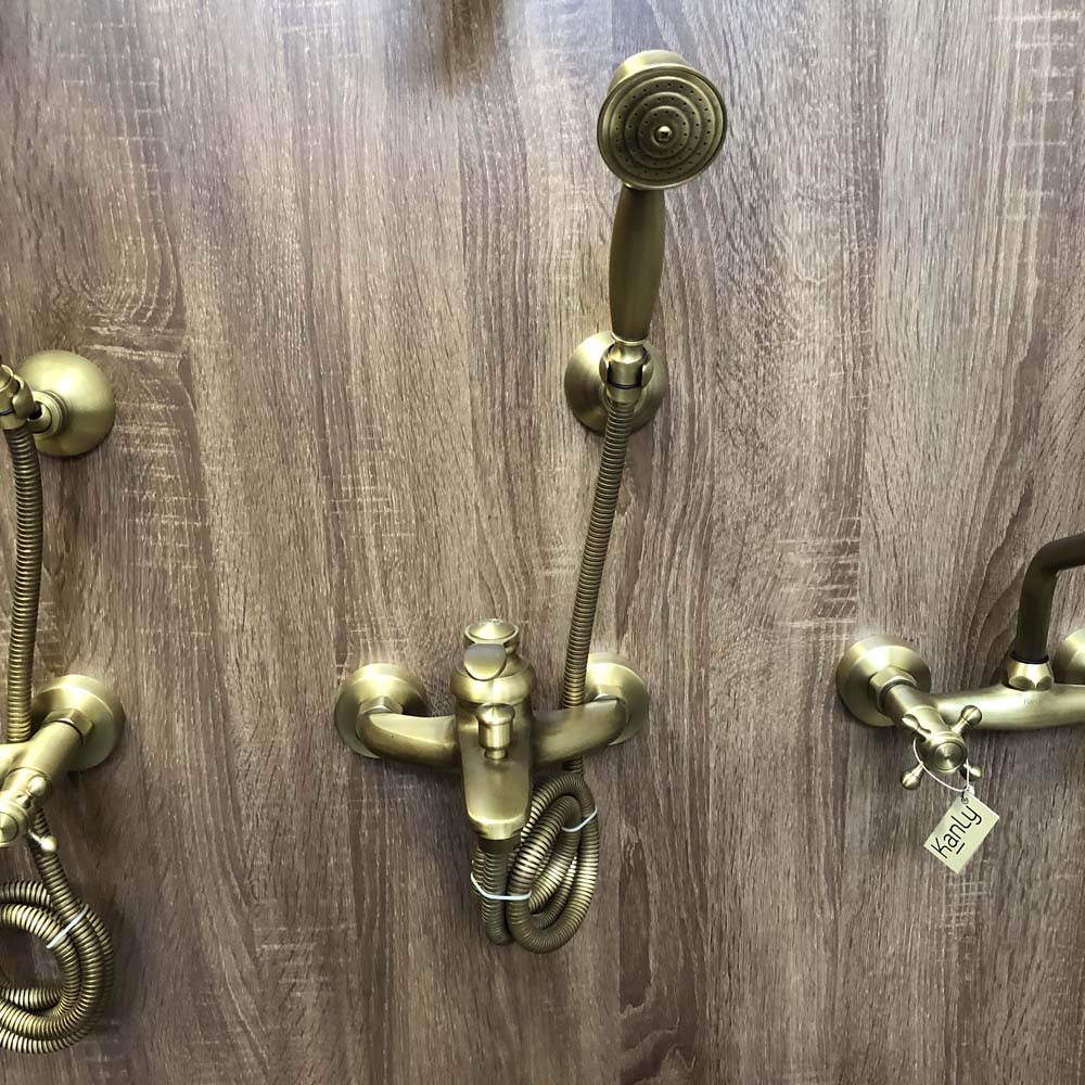 Sen tắm gắn tường nóng lạnh màu đen Kanly GCS20B