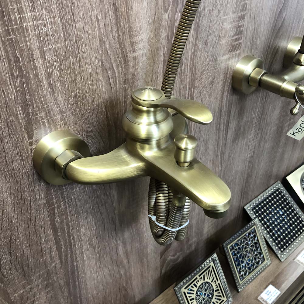 Sen tắm gắn tường nóng lạnh màu đen Kanly GCS20B