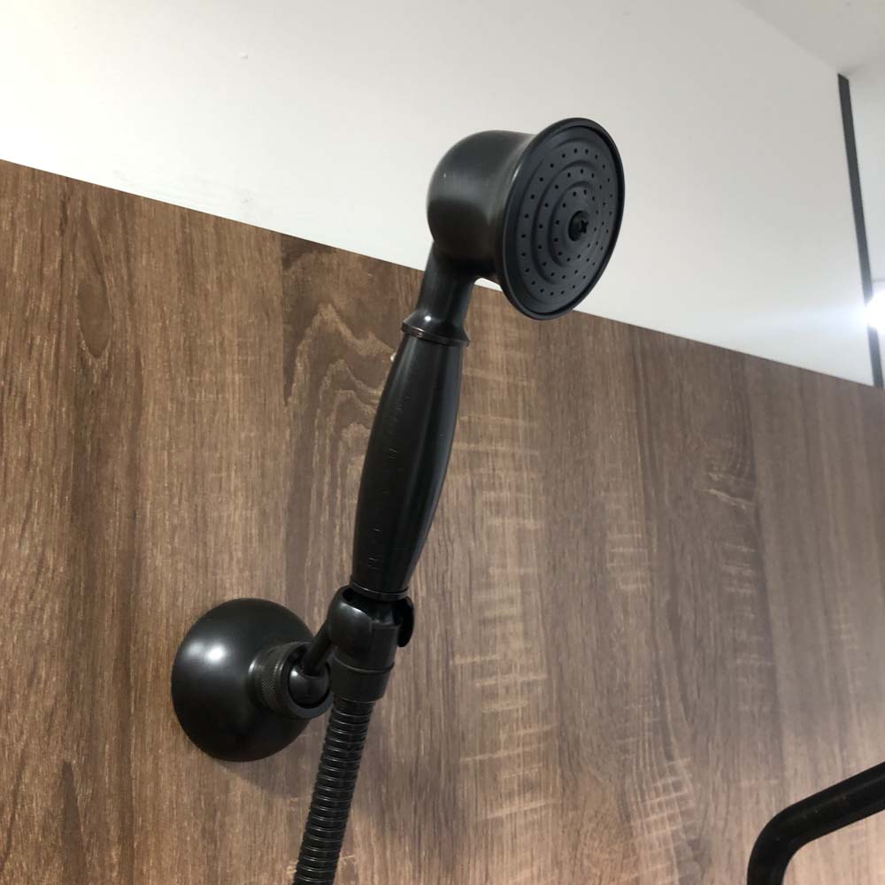 Sen tắm gắn tường nóng lạnh màu đen Kanly GCS20B