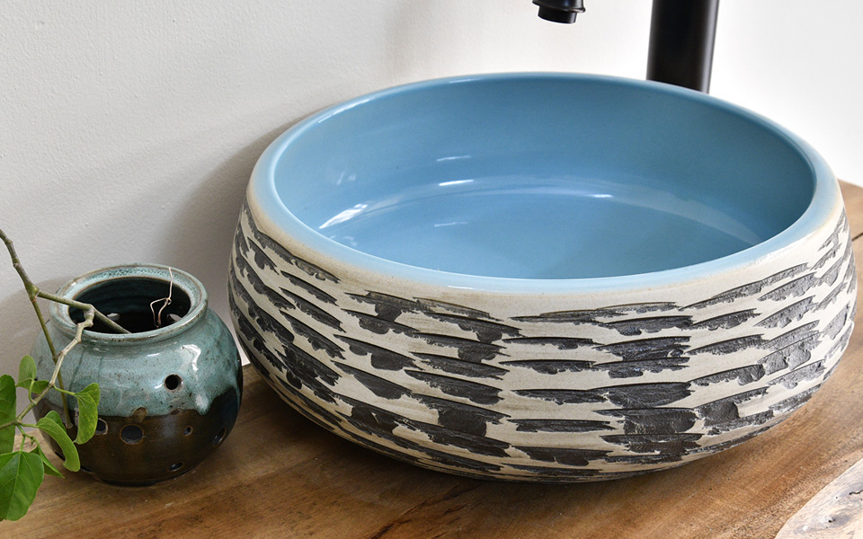 Chậu lavabo đặt bàn Kanly bằng sứ SU010