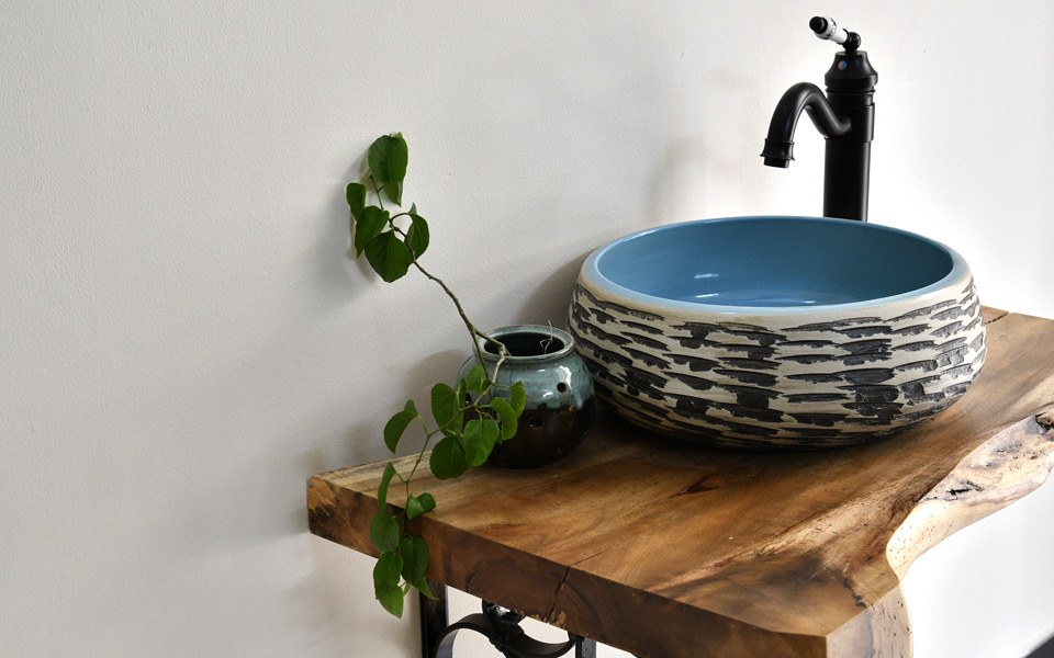 Chậu lavabo đặt bàn Kanly bằng sứ SU010