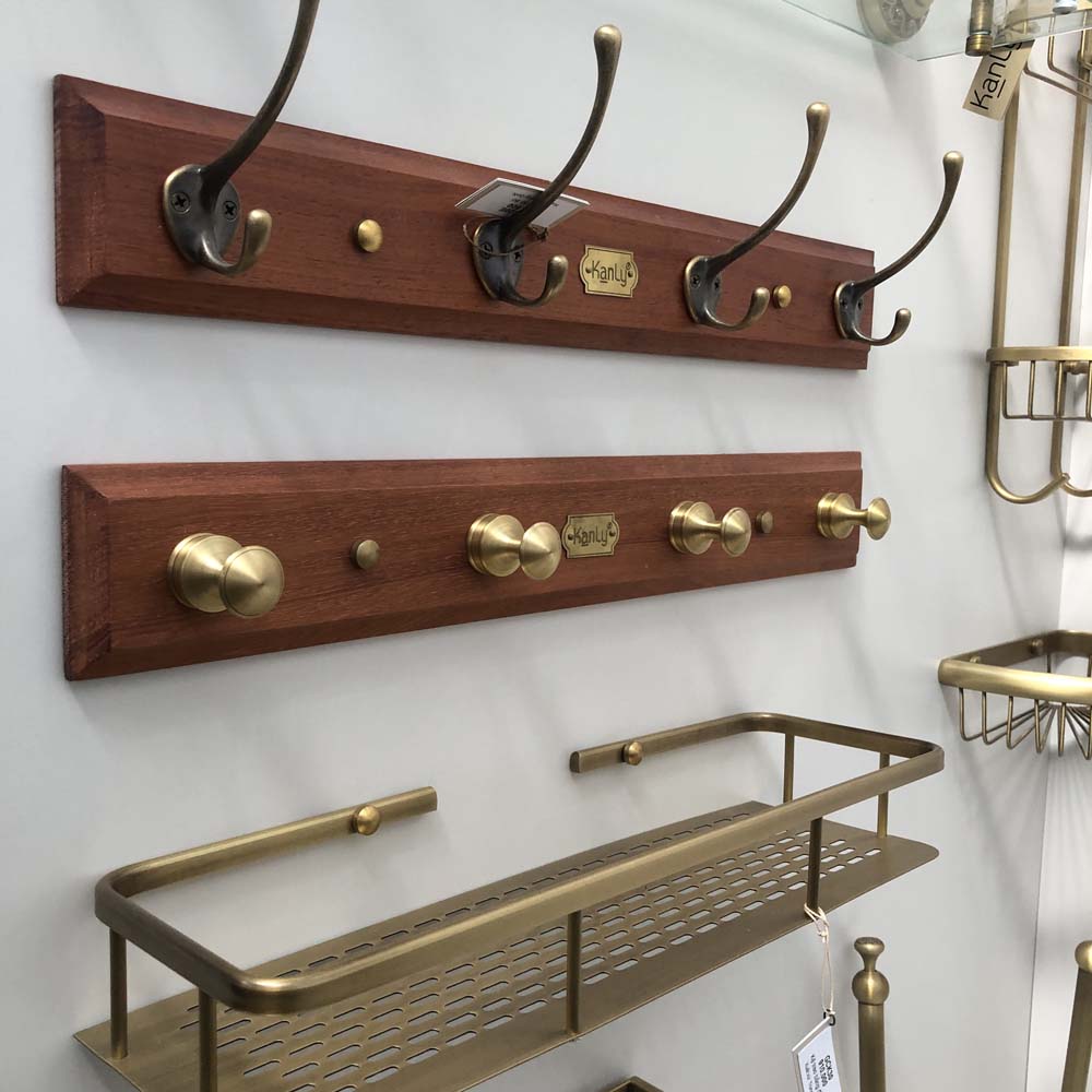 Móc treo áo gỗ và đồng thau Kanly GCG20A