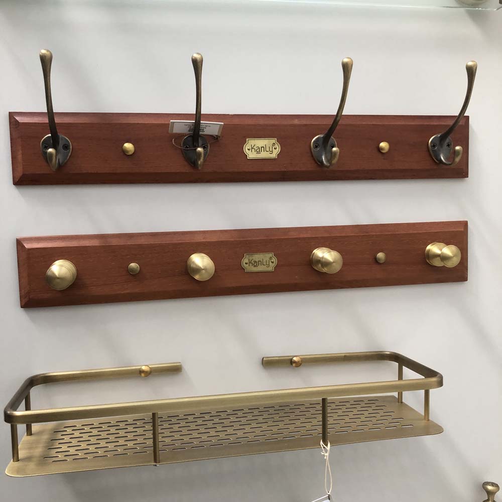 Móc treo áo gỗ và đồng thau Kanly GCG20A