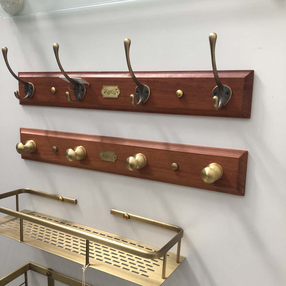 Móc treo áo gỗ và đồng thau Kanly GCG20A