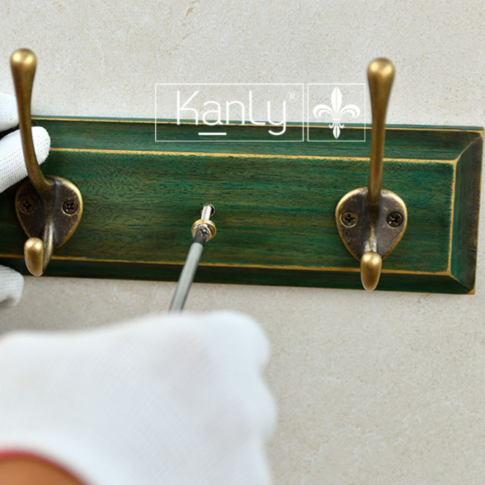 Móc treo áo gỗ và đồng thau Kanly GCG20E-GOTC