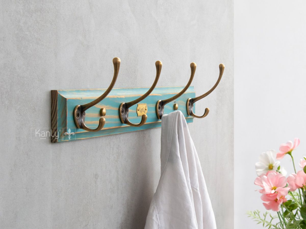Móc treo áo gỗ và đồng thau Kanly GCG20E-XANH