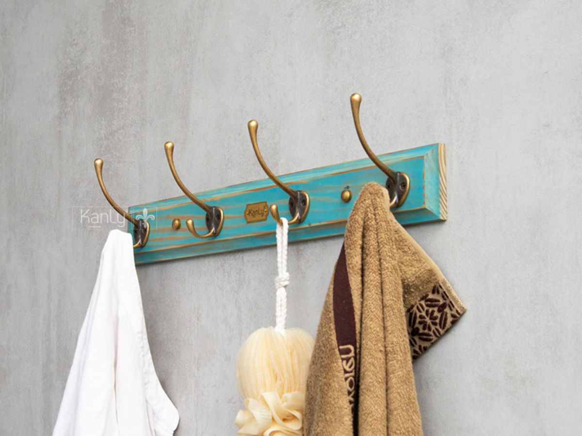 Móc treo áo gỗ và đồng thau Kanly GCG20E-XANH