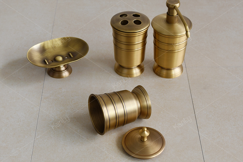 Bộ phụ kiện nhà tắm bằng đồng Kanly GCPK10