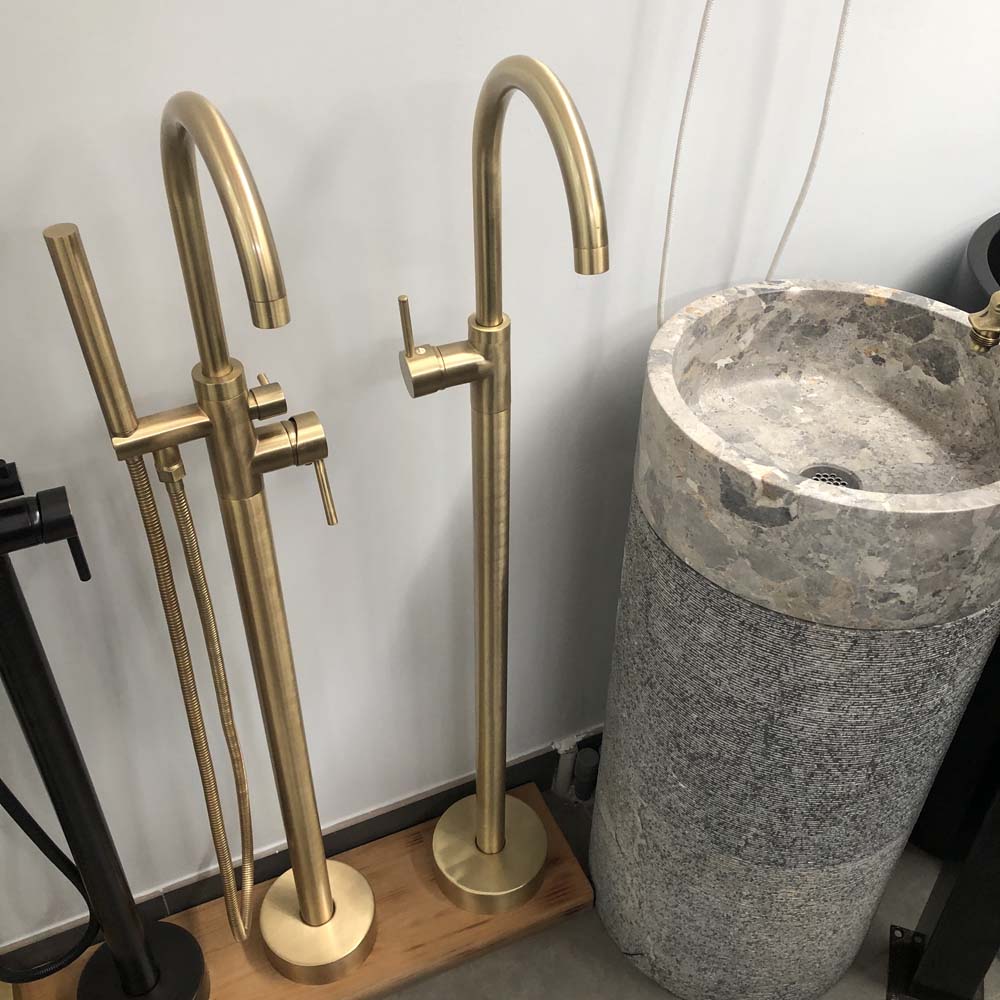 Vòi xả bồn đặt sàn nóng lạnh bằng đồng Kanly GCAH6