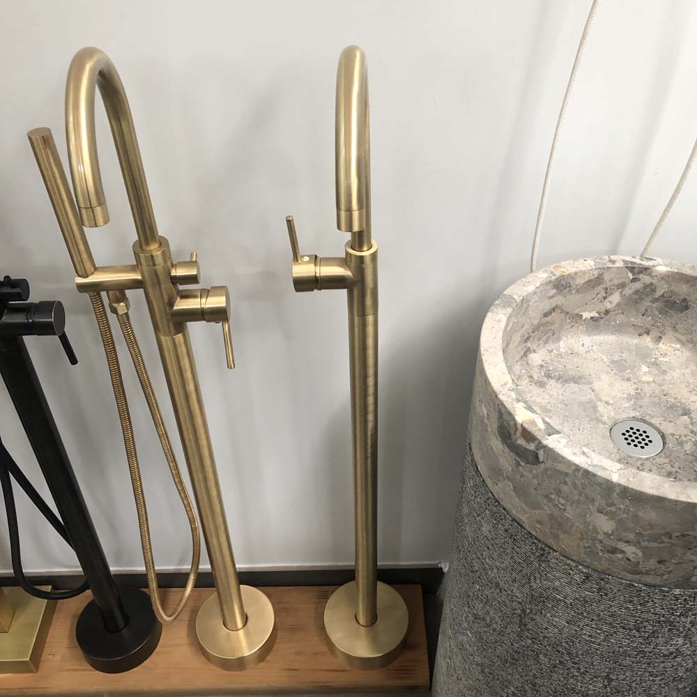 Vòi xả bồn đặt sàn nóng lạnh bằng đồng Kanly GCAH6