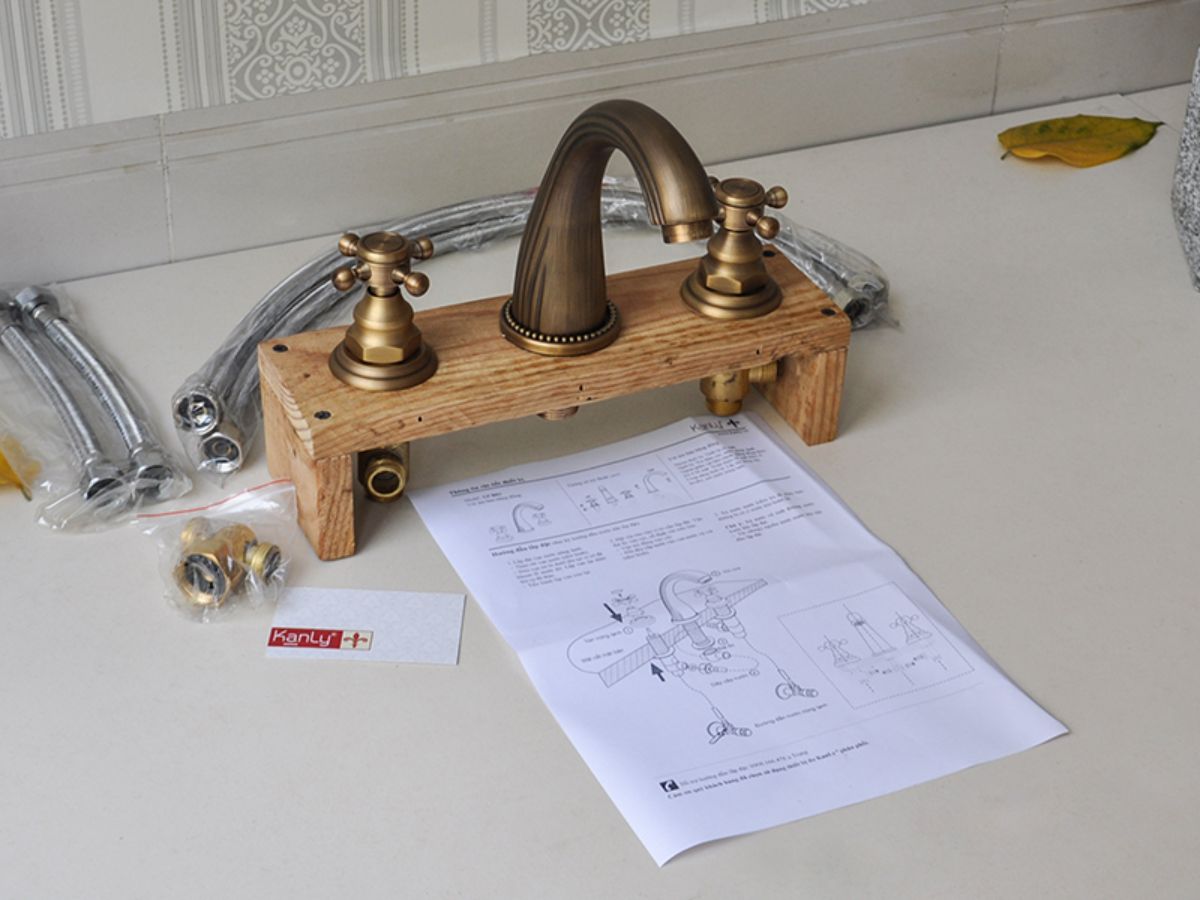 Bộ sen tắm gắn bồn nóng lạnh bằng đồng Kanly GCB04