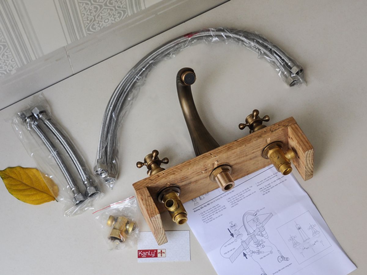 Bộ sen tắm gắn bồn nóng lạnh bằng đồng Kanly GCB04