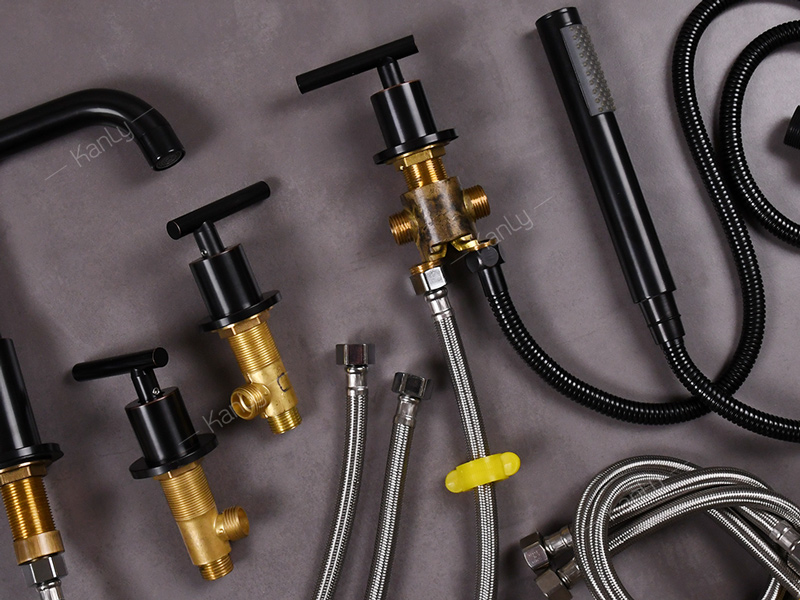 Sen tắm gắn bồn nóng lạnh bằng đồng Kanly GCB09B