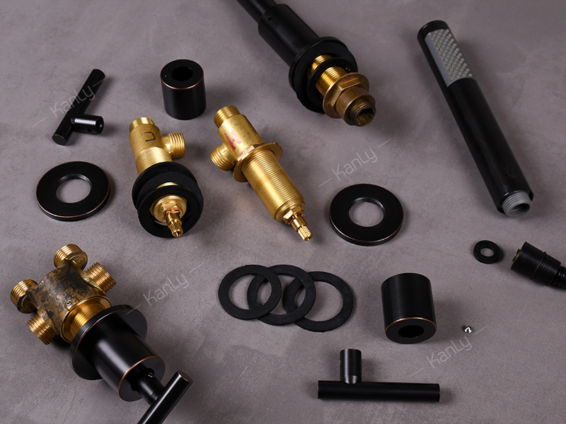 Sen tắm gắn bồn nóng lạnh bằng đồng Kanly GCB09B