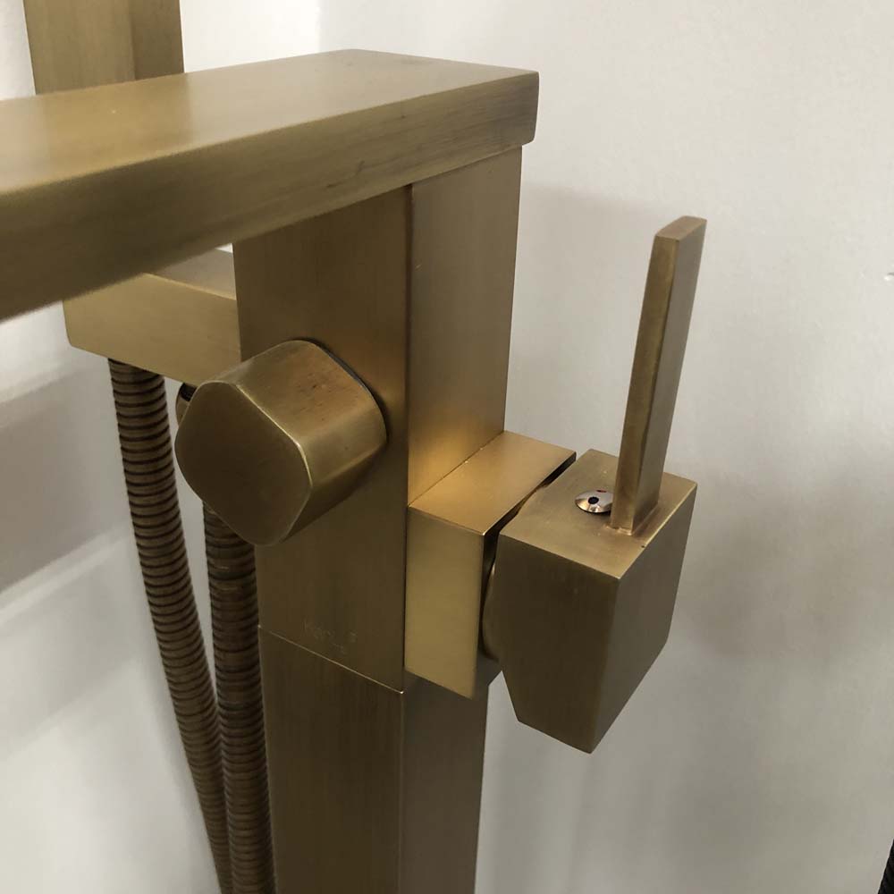 Bộ sen tắm đặt sàn nóng lạnh bằng đồng Kanly GCS07