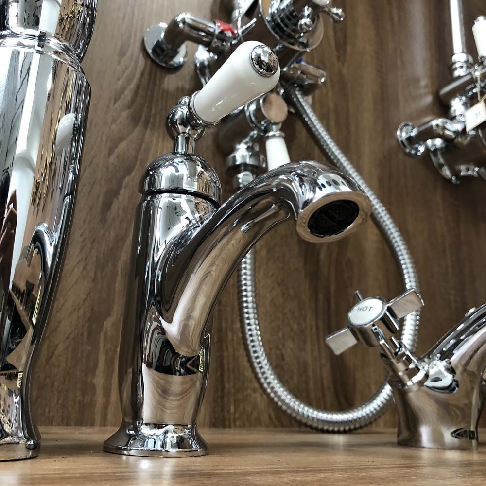 Vòi chậu lavabo nóng lạnh thân cao Kanly CHA09