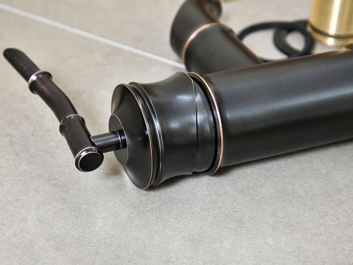 Vòi chậu lavabo nóng lạnh bằng đồng Kanly GCA02B