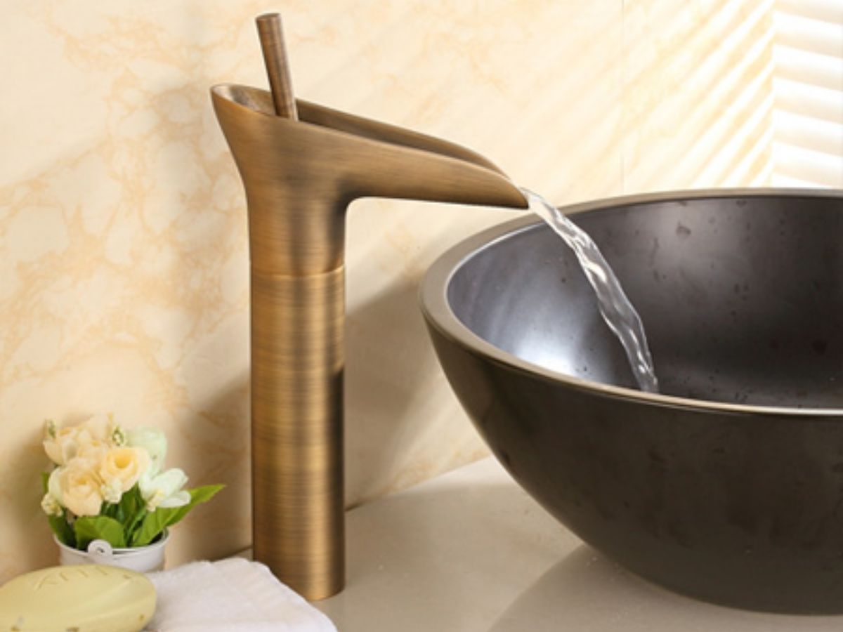 Vòi chậu lavabo nóng lạnh bằng đồng Kanly GCA07