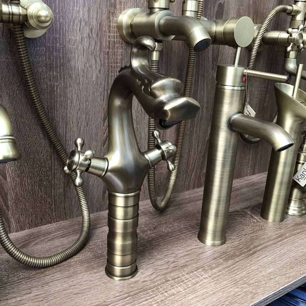 Vòi chậu lavabo nóng lạnh bằng đồng Kanly GCA10 / GCV10