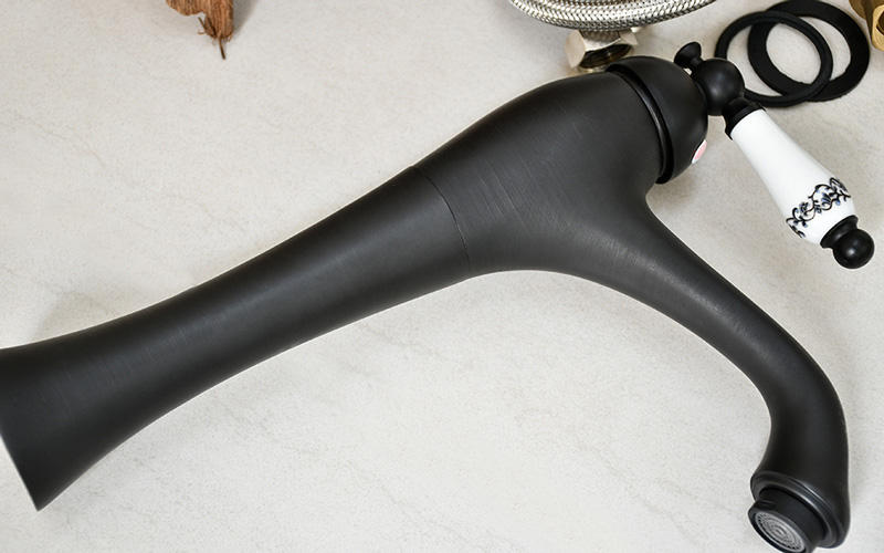 Vòi rửa lavabo thân cao bằng đồng Kanly GCA17B