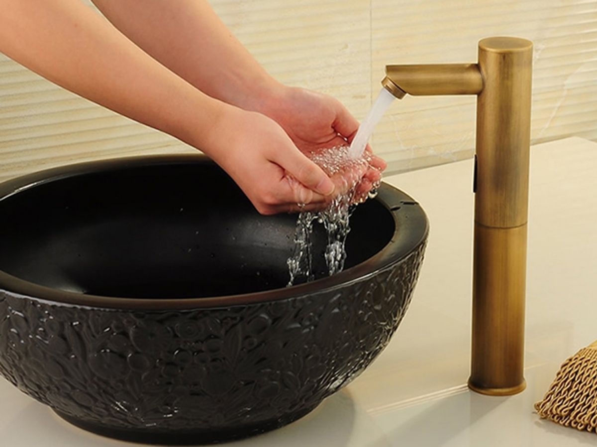 Vòi chậu lavabo cảm ứng bằng đồng Kanly GCAC1