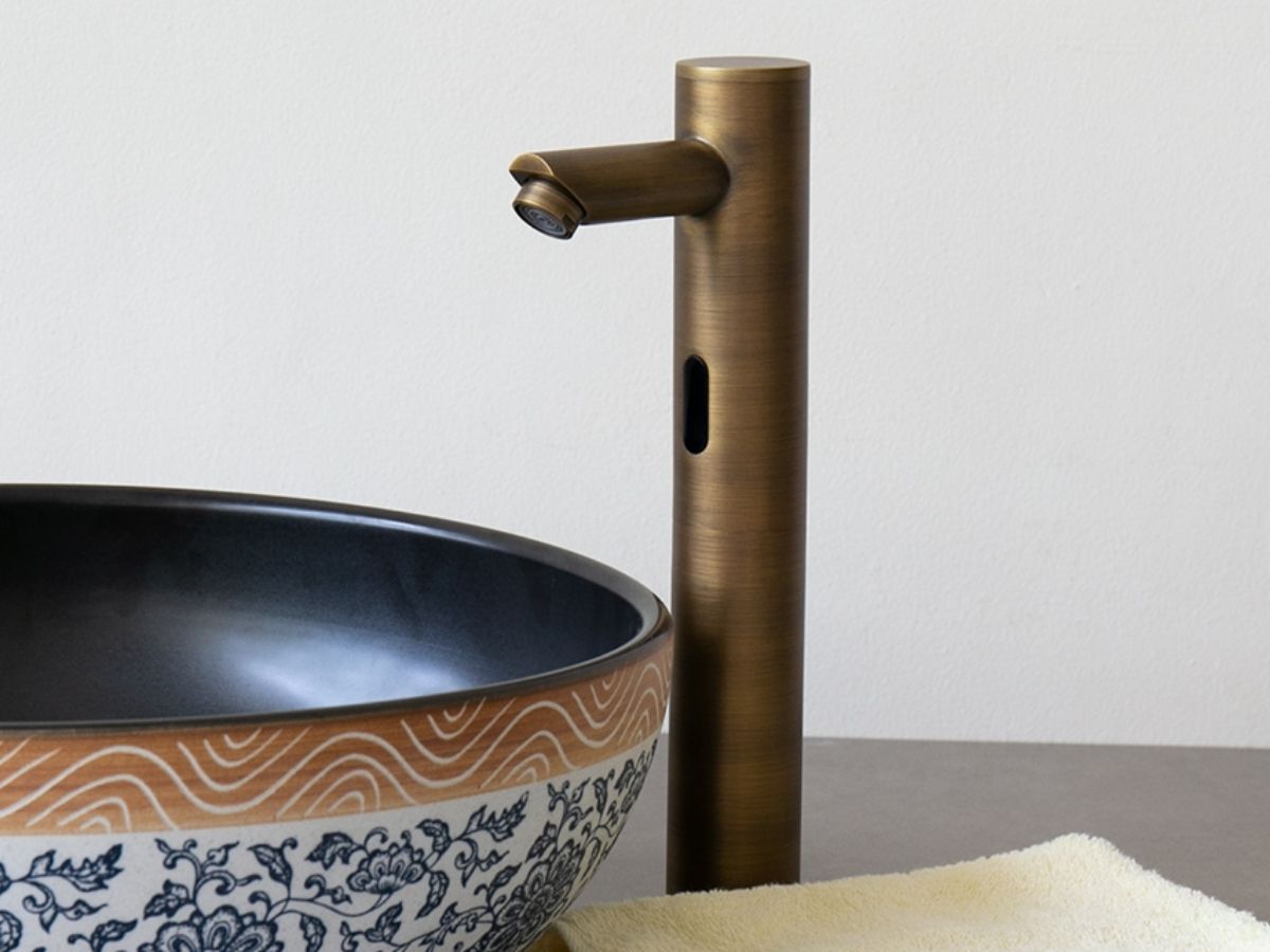 Vòi chậu lavabo cảm ứng bằng đồng Kanly GCAC1