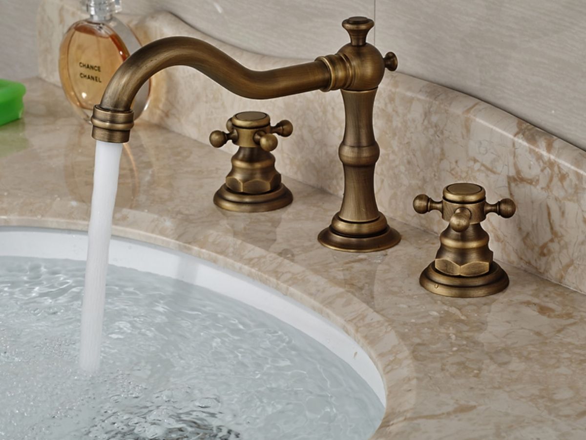 Vòi chậu âm bàn nóng lạnh bằng đồng Kanly GCB07