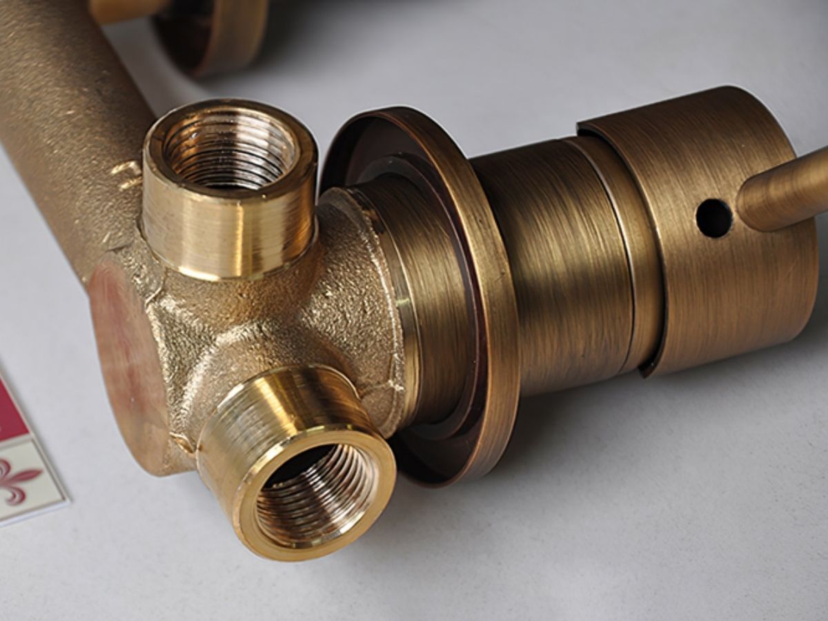 Vòi âm tường nóng lạnh bằng đồng Kanly GCT04