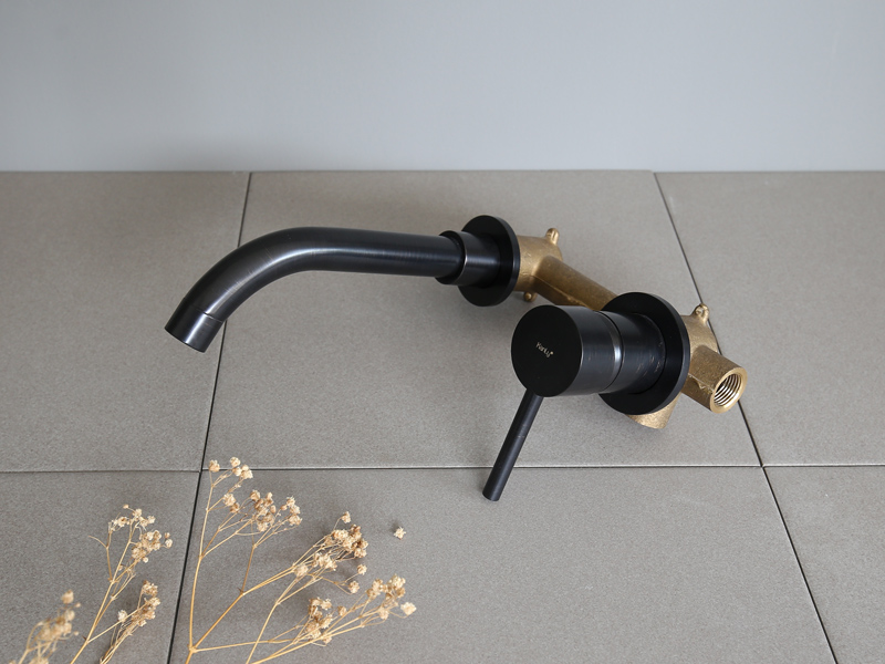 Vòi âm tường nóng lạnh bằng đồng Kanly GCT04/ GCT04B