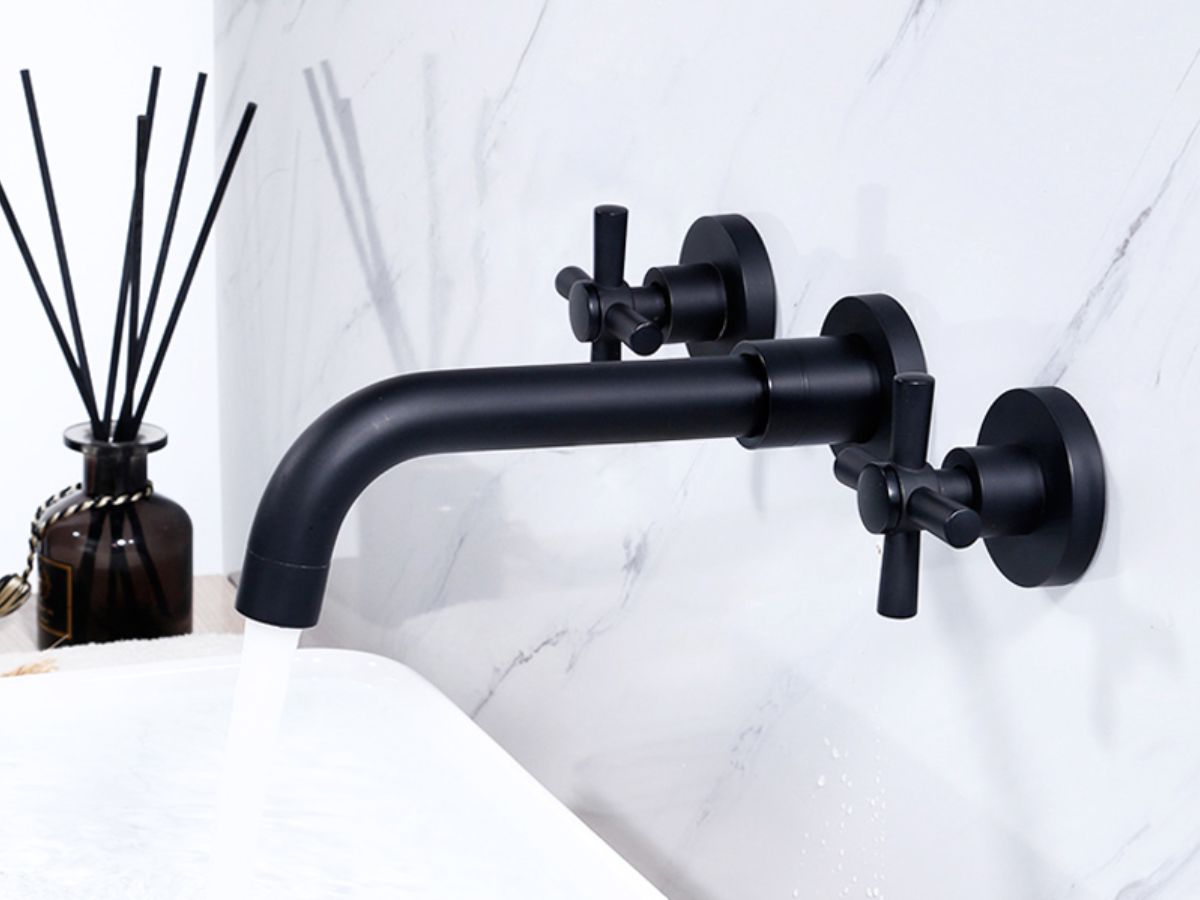 Vòi âm tường nóng lạnh bằng đồng Kanly GCT07B