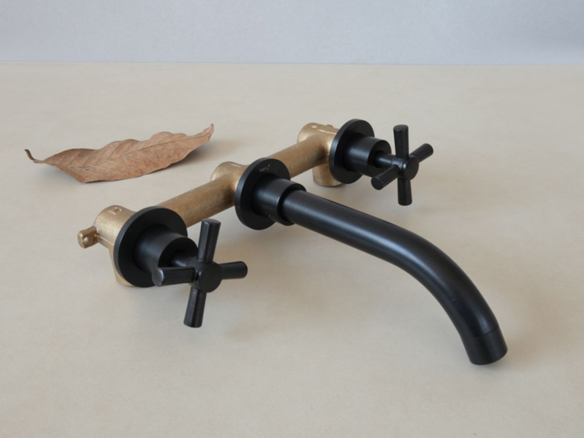 Vòi âm tường nóng lạnh bằng đồng Kanly GCT07B