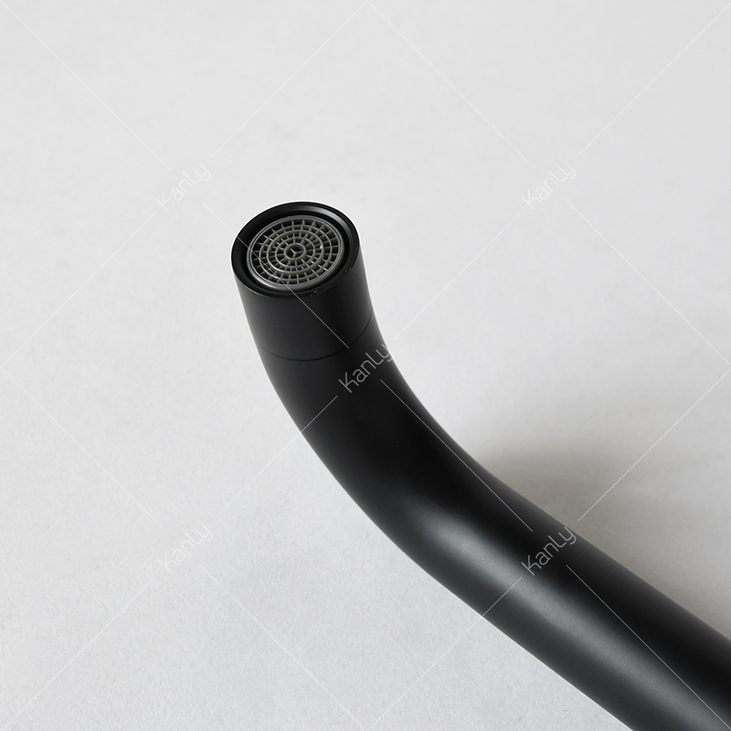 Vòi chậu lạnh treo tường bằng đồng Kanly GCT11B