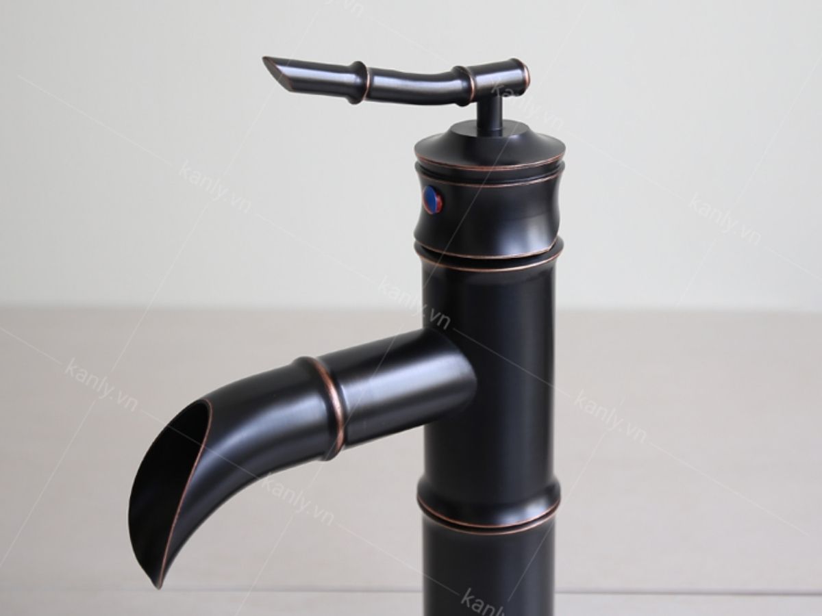 Vòi chậu lavabo nóng lạnh bằng đồng Kanly GCV02B