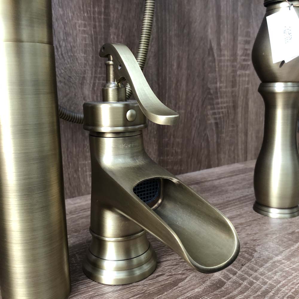 Vòi chậu nóng lạnh bằng đồng Kanly GCV04