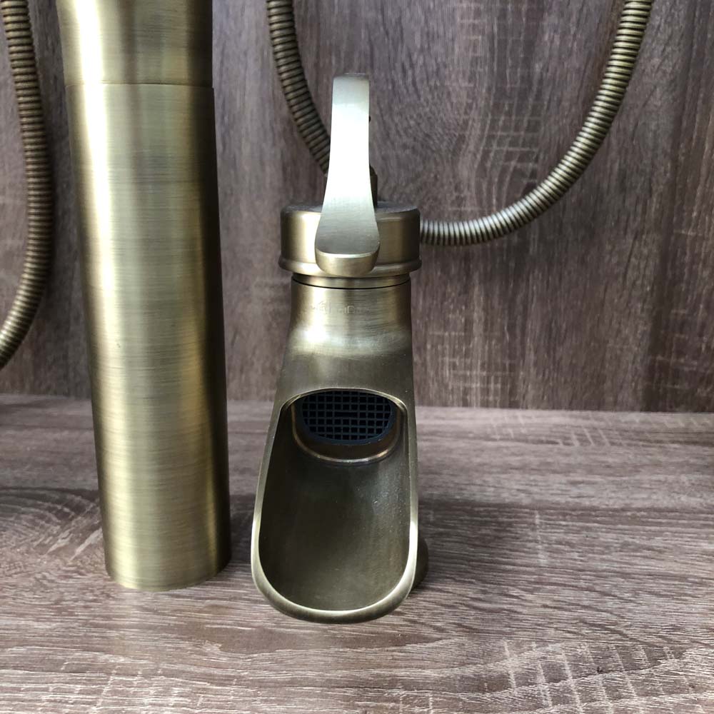 Vòi chậu nóng lạnh bằng đồng Kanly GCV04